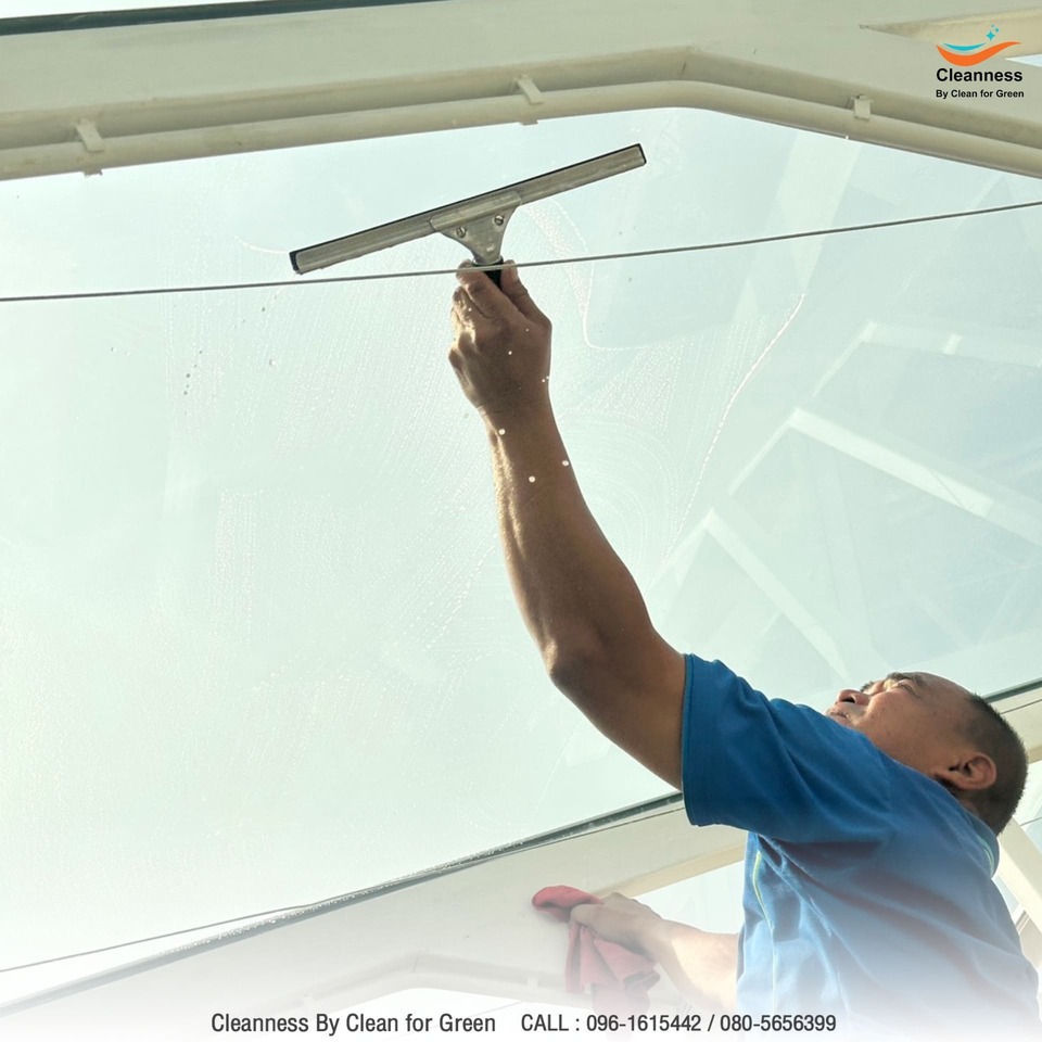 ทำความสะอาดกระจก Glass House 6
