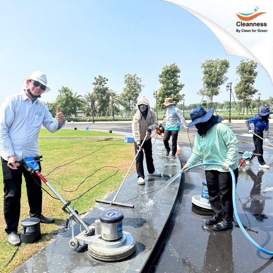 ตัวอย่างบริการฉีดน้ำแรงดันสูงทำความสะอาดพื้นภายนอก